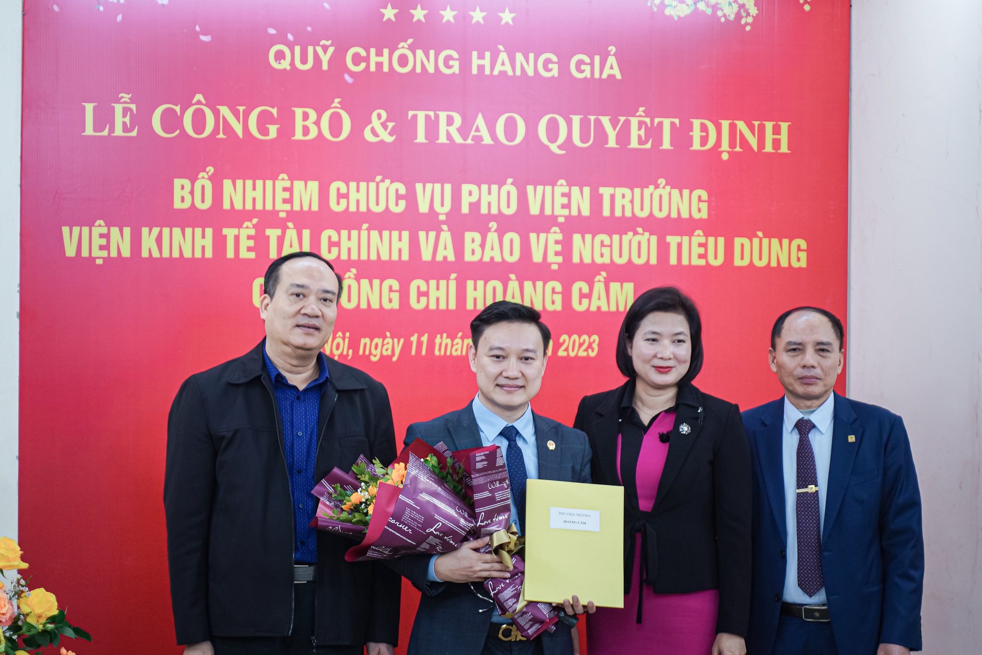 Công bố, trao Quyết định bổ nhiệm Phó Viện trưởng Viện Kinh tế Tài chính và Bảo vệ người tiêu dùng